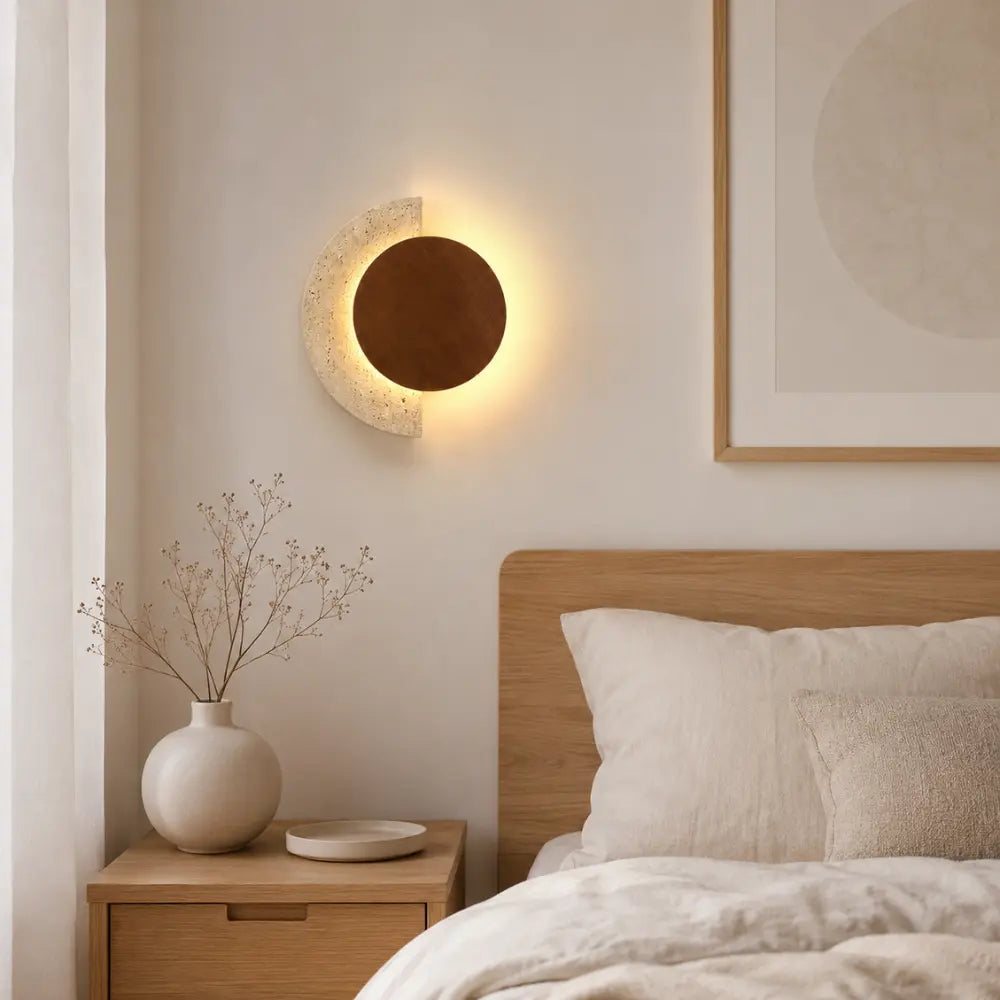 Applique murale design en travertin & bois LED intégrée | Halla